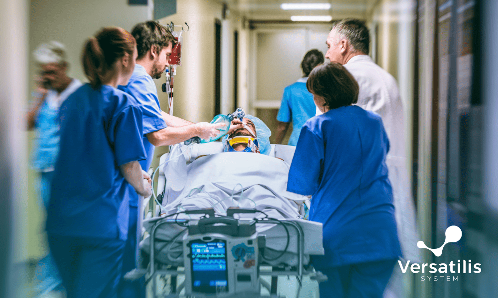 profissionais realizando o atendimento hospitalar